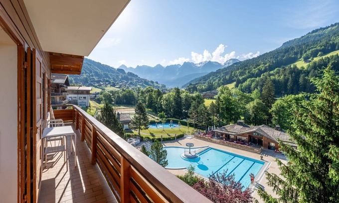Le Grand-Bornand Apartment | Heart of Village and Slopes 5 mins away + Parking