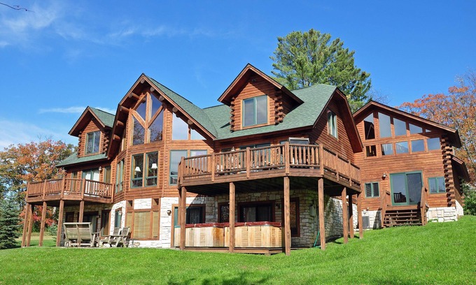 McHenry House | Heart's Desire | Lakefront, Quiet Cove, Near Wisp