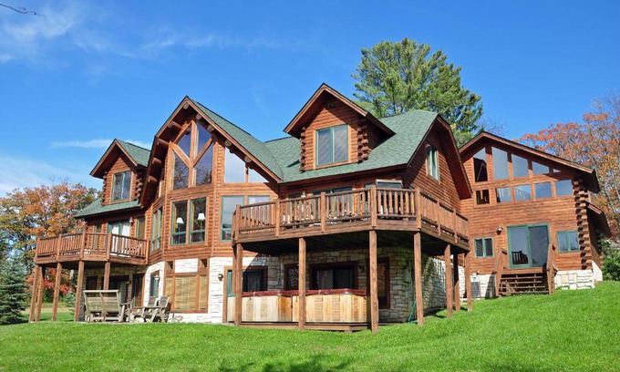 McHenry House | Hearts Desire