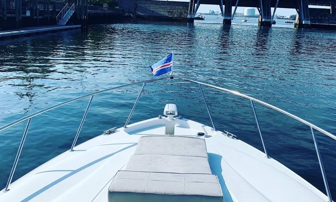 Fox Point Boat Rental | Heated Boat Experience - Heart of Providence