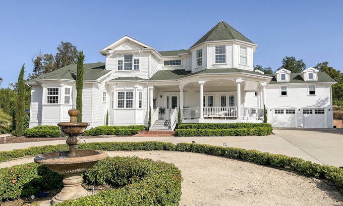 Fallbrook House | Heated Pool 40' Waterslide, Spa, Sauna, 5Beds 5Baths