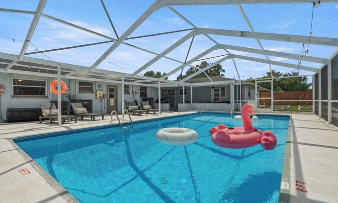 Port Richey House | Heated Pool Home +Guest House! Mini Golf+Game Room