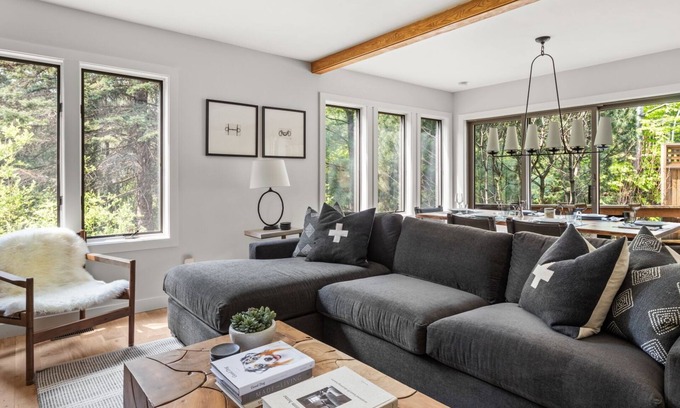 Stowe Area Condo | Heated Pool/Hot Tub Access & Near Stowe Mtn resort