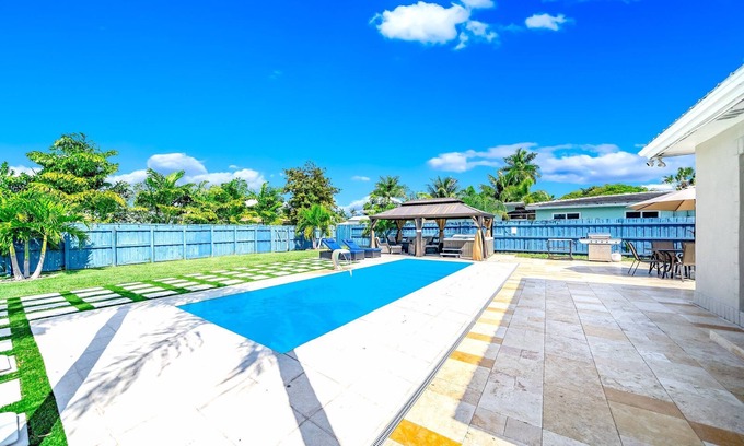 Dania Beach House | Heated Pool + Hot Tub! Close 2 Beach & Shops!