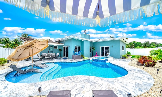 Imperial Point House | Heated Pool & Hot Tub! Air Hockey+Close To Beach!