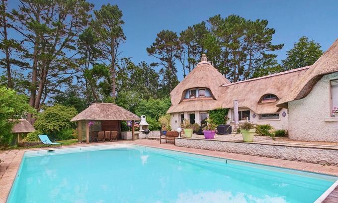 Pleuven House | Heated pool, large garden, house for 8