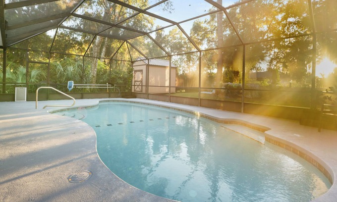 Palm Harbor House | Heated Pool Playful Turtle! 10 min. to beach! Pet Friendly!Lots of Activities
