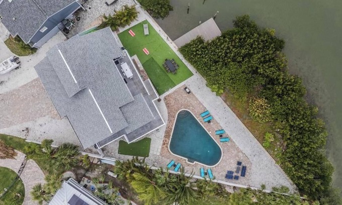Indian Rocks Beach House | Heated Pool Waterfront Boat Slip Pets Games 7BR