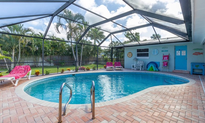 Forest Isles House | Heated Pool-Walk to Beach-Kayaks-Beach Gear