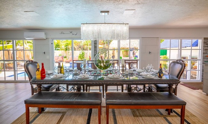 Boynton Beach House | Heated pool with jacuzzi, 9mins to the Beach.