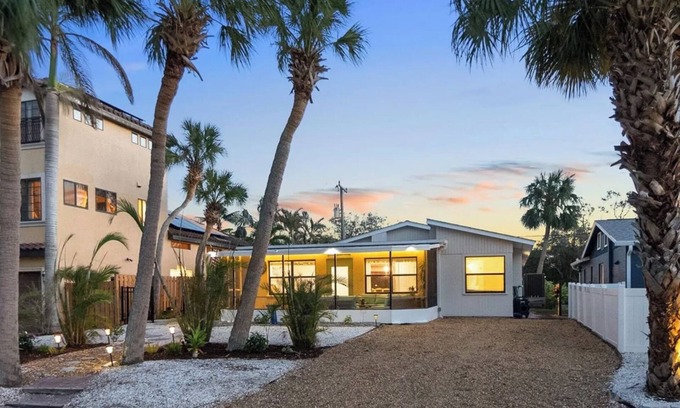 Siesta Key House | Heated Saltwater Pool, Walk to Siesta Village