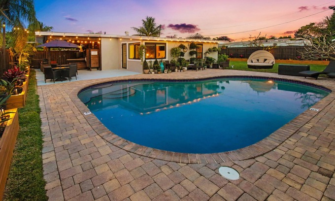 Pompano Beach House | HEATED SALTWATER POOL,KING BED,PET/FRIENDLY PEACEFUL RETREAT