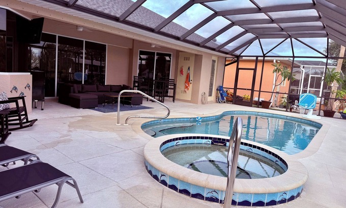 Port Charlotte House | HEATED SALTWATER POOL and SPA, on CANAL in marvelous Port Charlotte