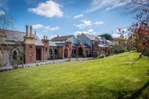 Ballynahinch House | Heathfield Hall, Hillsborough - The Coach House