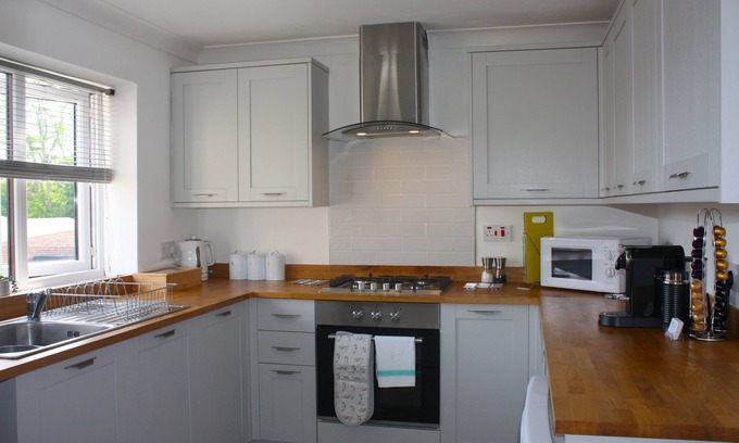 Little Hay Apartment | ★Heathmere-NEC, Airport, HS2,Resorts World,Workcation - Spacious quiet apartment