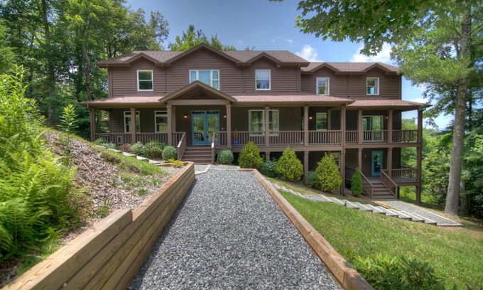 Boone House | Heavenly Manor