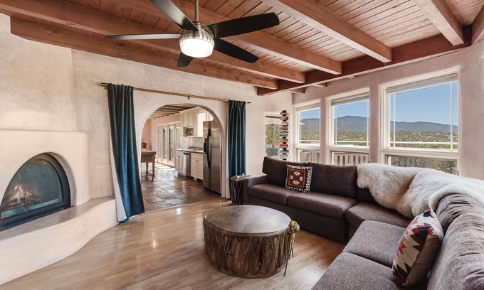 Northeast Santa Fe House | Heavenly Mountain Views-Close to Plaza, Ski, Pickleball & Hot Tub, Upscale home