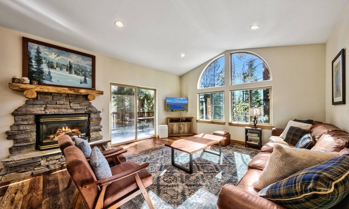 Montgomery Estates House | Heavenly Retreat- Hot Tub, Pool Table, Pets, Air Conditioning