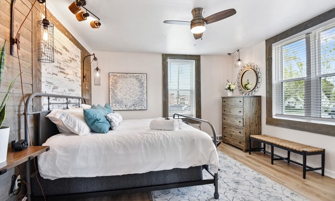 Heber House | Heber cutie, pets ok, hot tub, sleeps 5, fire pit