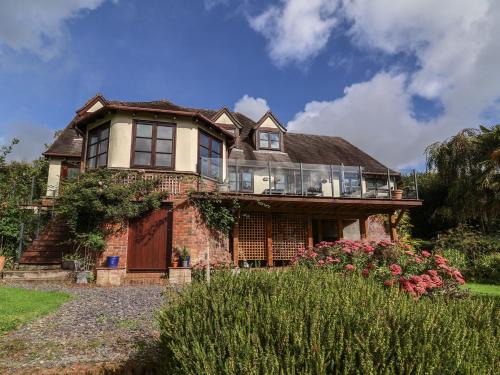 Barnstaple House | Hedgerose