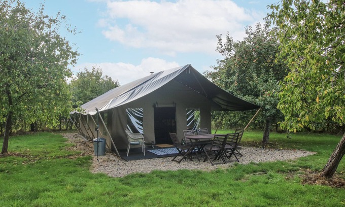 Bewdley Cottage | HEDGEROW, pet friendly, with hot tub in Bewdley