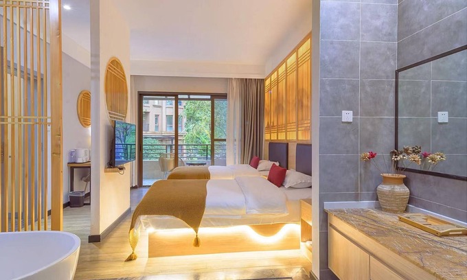 Emeishan House | Heinemann Hotel Terrace Double Room B206 – with Jacuzzi and local amenities