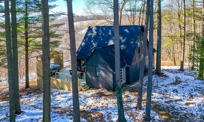 Logan Cabin | Helber Hills Hideaways + Private Trail I Hot Tubs