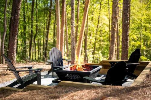 Sautee Nacoochee House | Helen Hikes Tubing 1 Acre Fire Pit