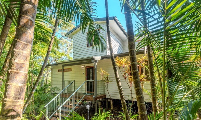 Hamilton Island Apartment | Heliconia 1 Hamilton Island - oceanviews, buggy and transfers