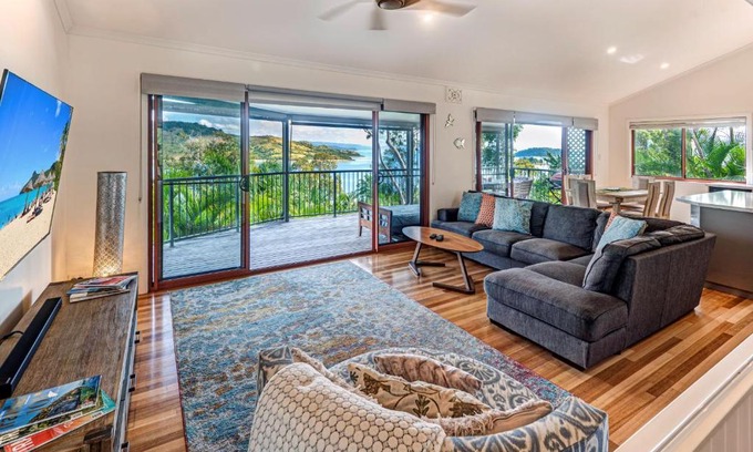 Hamilton Island Apartment | Heliconia 10 Newly Renovated Centrally Located House Hamilton Island