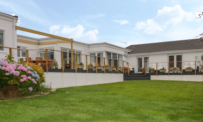 Quintrell Downs Cottage | HELYK LOWARTH, family friendly, with open fire in Quintrell Downs