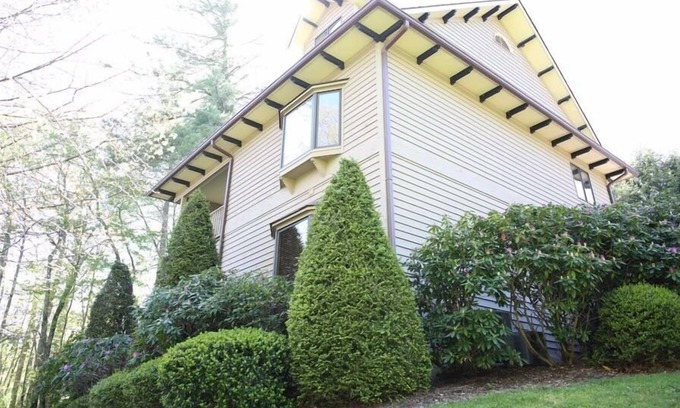 Blowing Rock House | Hemlock Haven #2 3BR/3BA Chetola Resort Condo in Blowing Rock