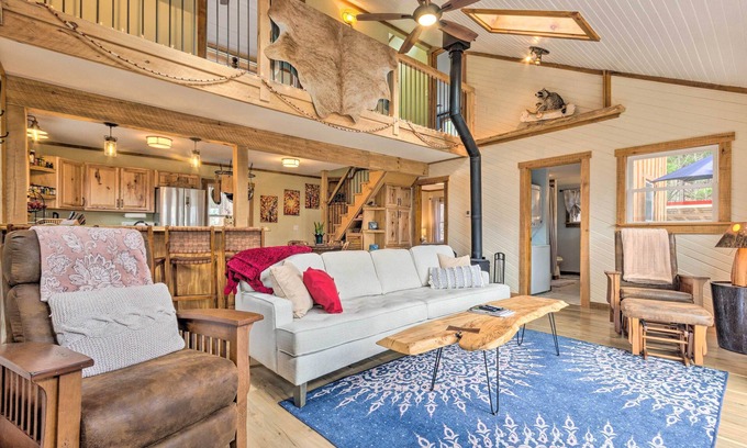Hendersonville Cabin | Hendersonville Cabin w/Hot Tub, Views & Fire Pit!