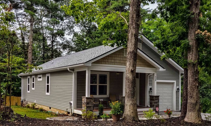 Hendersonville House | Hendersonville NC Retreat.