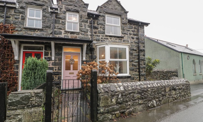 Llwyngwril Cottage | HENDRE COTTAGE, family friendly in Llwyngwril
