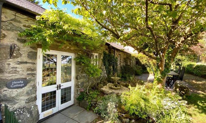 Rhyd-y-clafdy House | Hendy Cottage