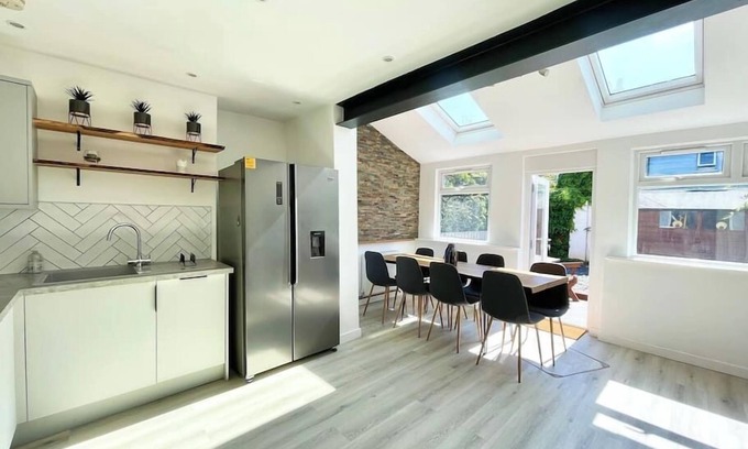 Bristol House | Hereford House – Sleeps 8! BS2