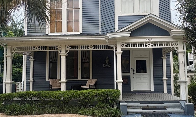 South Pensacola House | Heritage Hideaway- 5bed/3.5bath nHistorical house with modern amenities