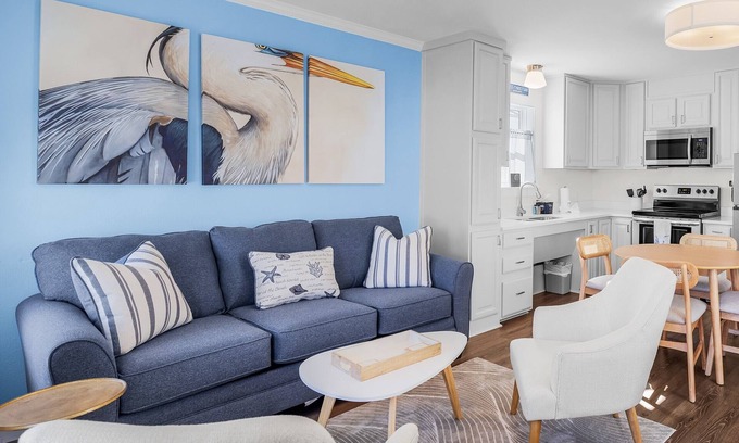 Pass Christian Cottage | Heron's Nest Two Beach Cottage Pass Christian - Walk to Beach and Downtown!