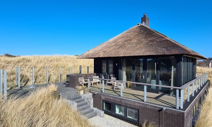 Nes Villa | Hestia, a spacious villa in the dunes with jacuzzi and sauna near the village Nes.