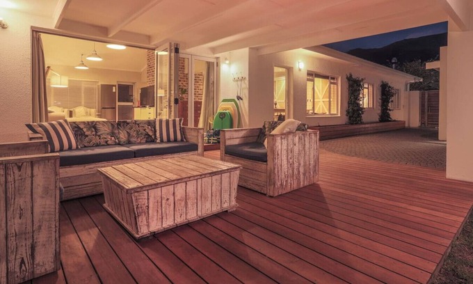 Voelklip House | Hibiscus on Fourth | Off-the-grid family entertainment