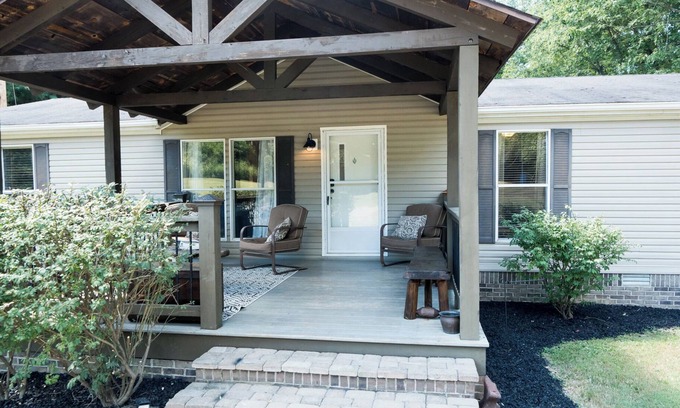 Cache House | Hickory Hideaway - 4 Bedroom/2 Bath in quiet country setting