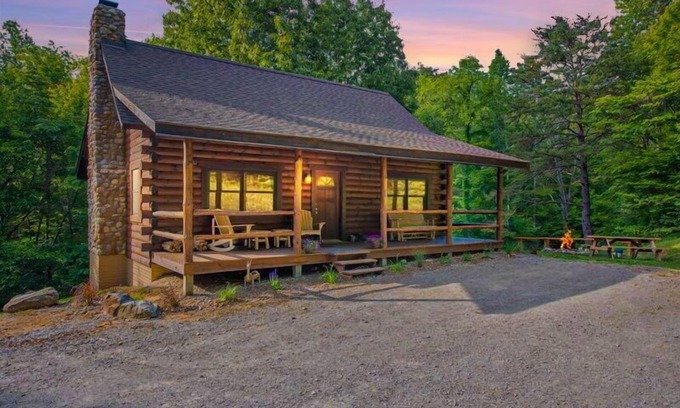 Logan Cabin | Hickory House | Hocking Hills
