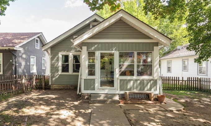 Aksarben - Elmwood Park House | Hickory Street Retreat - in the Heart of Aksarben