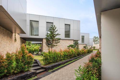 Pengosekan Apartment | Hidden City Ubud - Peaceful Designer Stay with Private Pools, Wellness Club and Scenic Views