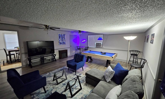 Houston County House | Hidden Gem - 3BD, 2FB w/Jacuzzi + Pool Table