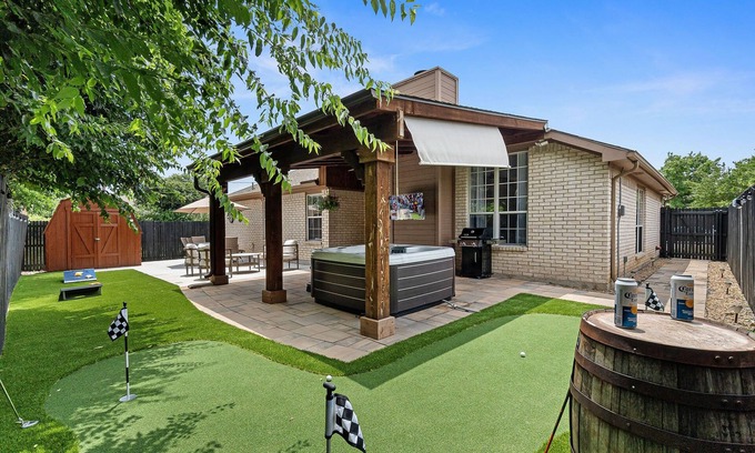 Watauga House | Hidden Gem in Fort Worth with Hot Tub & Mini Golf