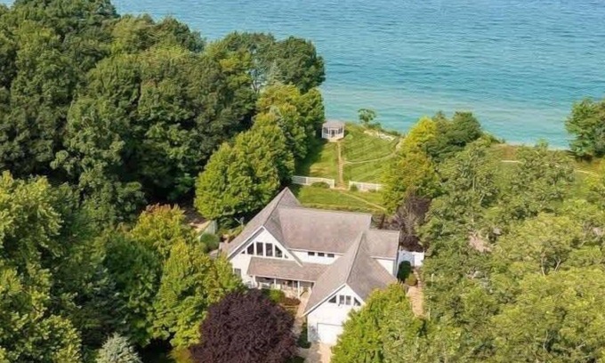 South Haven House | Hidden Haven | Hot Tub | Lake Michigan