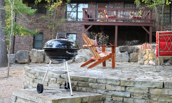Lakeview House | Hidden Hook between White River & Bull Shoals Lake