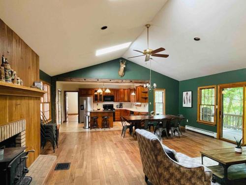 Brockton House | Hidden River Lodge at Hawk Mountain
